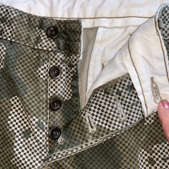 LEVI’s jeans, pixelated green camo, button front, hi rise. Medium. - Picture 10 of 17